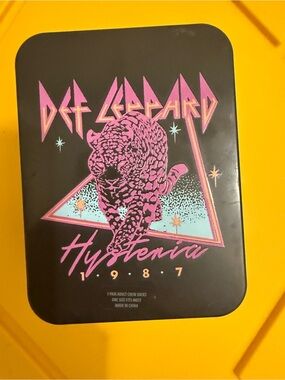 Def Leppard Hysteria 1987 Graphic Tin -With 1 Pair Crew Socks